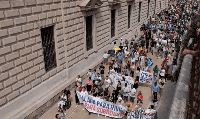 İspanya: Malaga ve Cadiz’de turizm protestosu