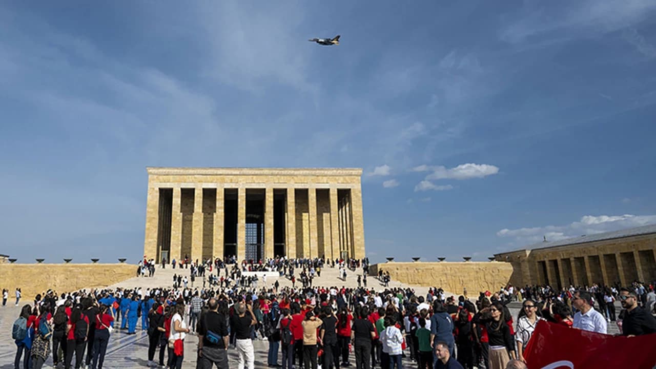 30 Ağustos coşkusu Türkiye'yi sardı… Turizmde tatil hareketliliği yaşanıyor