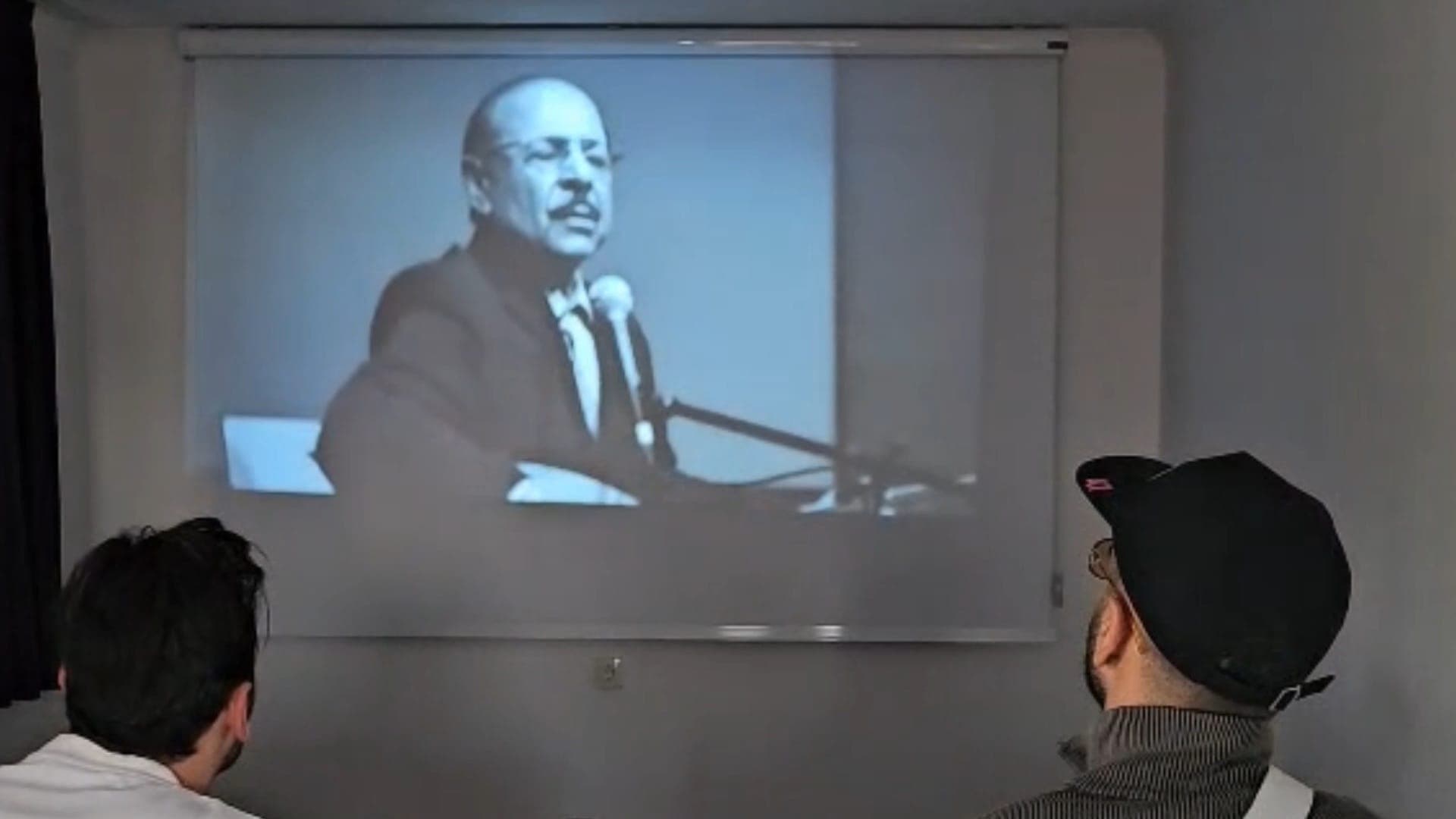 Kırşehir’de Neşet Ertaş’a saygı konseri düzenlendi... Reynmen performansı ile adeta büyüledi!