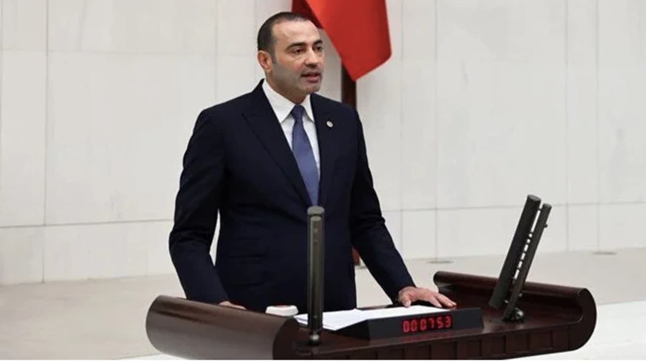 Turizmin merkezi Antalya'da bürokrasi eksikliği... CHP'li Kaya'dan Bakan Ersoy'a acil çağrı