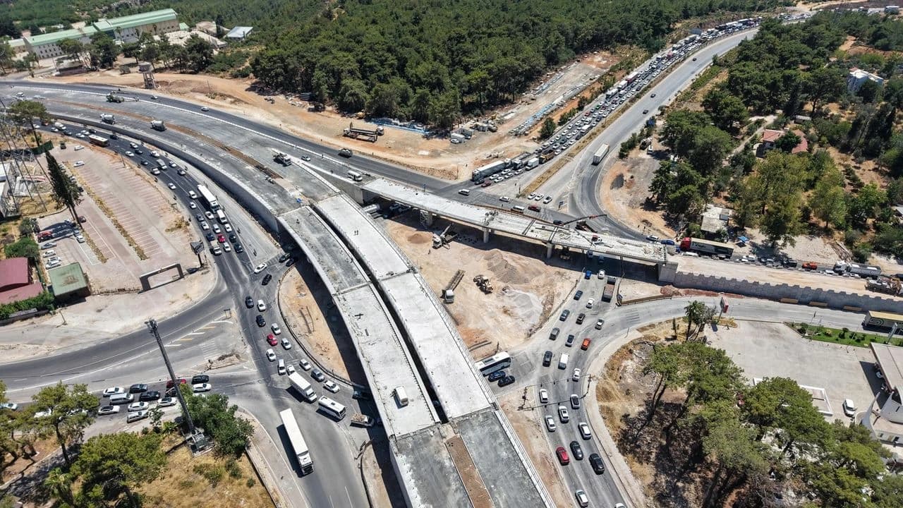 Antalya trafiğine nefes aldıracak dev yatırım hizmete girdi