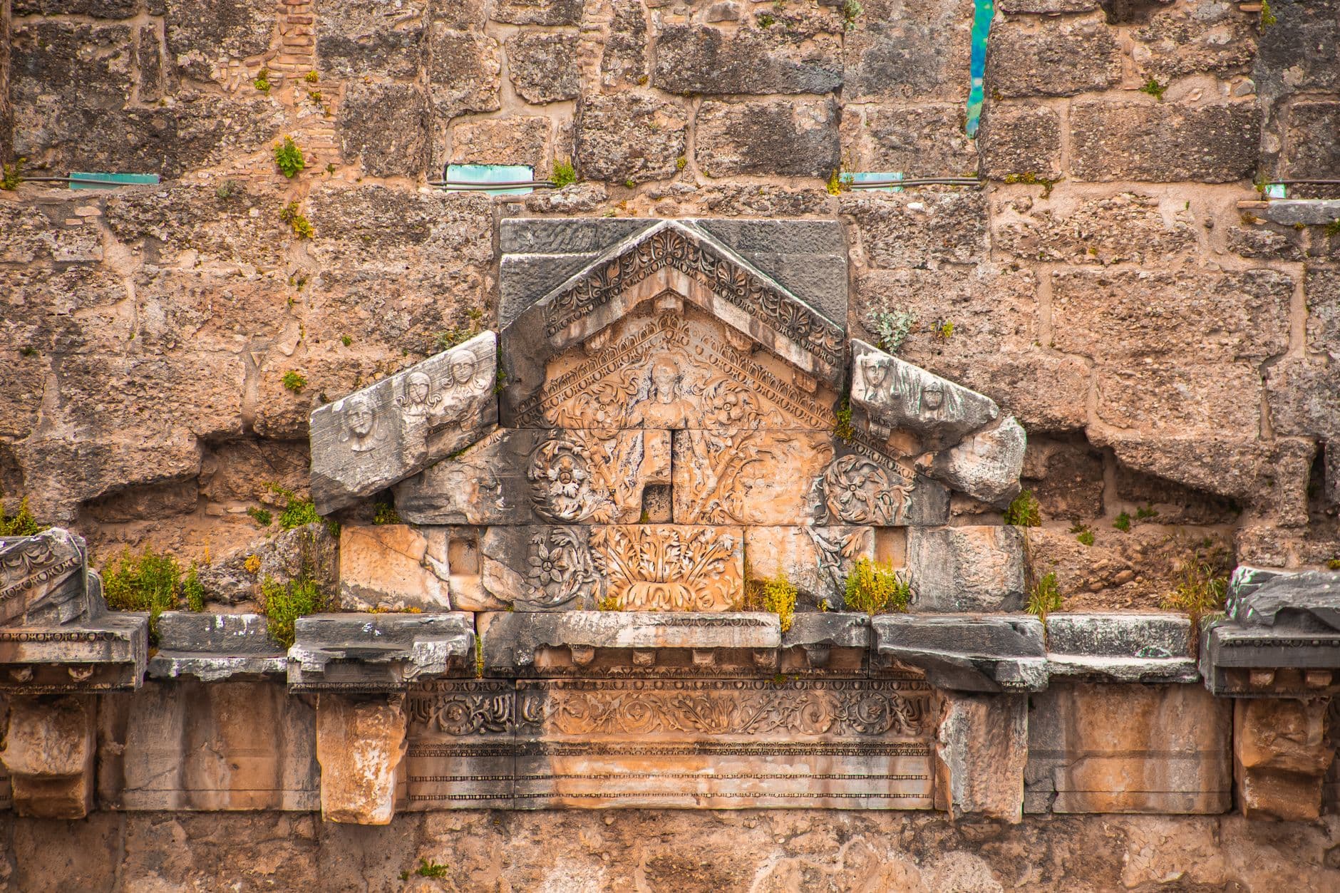 Aspendos'ta Roma Dönemi'ne Ait Nadir Mozaik Keşfedildi