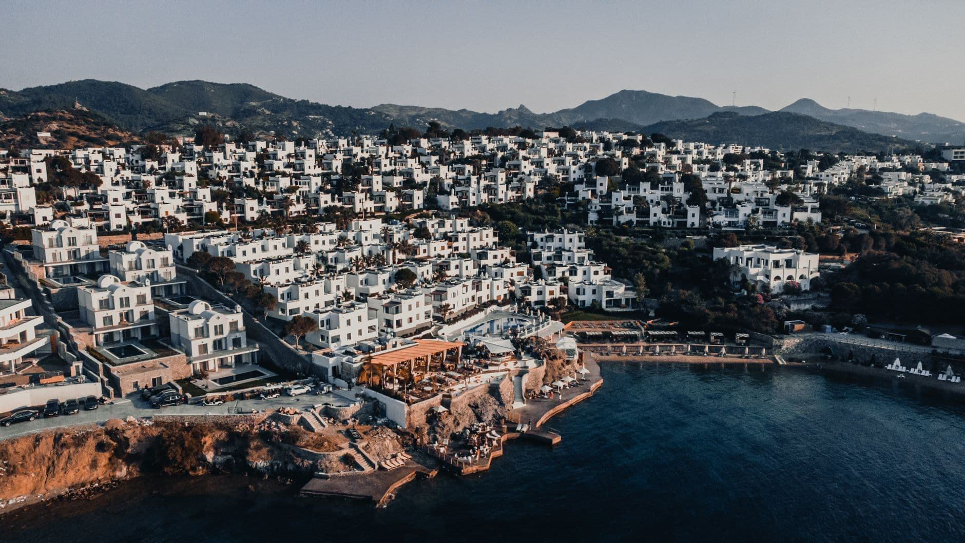 Go Türkiye'nin Yeni Dizisi 'Turquoise Summer' Yayında