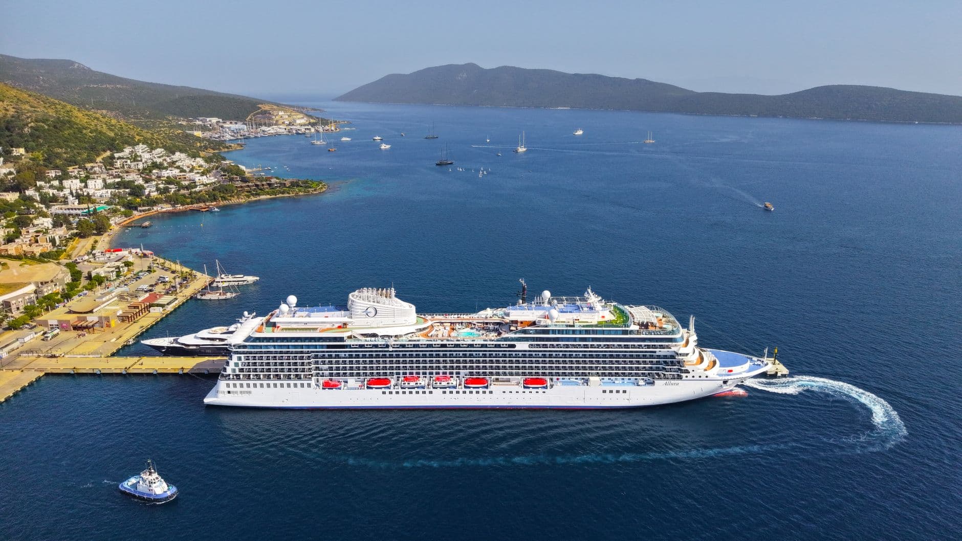 Bodrum'a iki kruvaziyer gemisiyle 3 bin 292 turist geldi