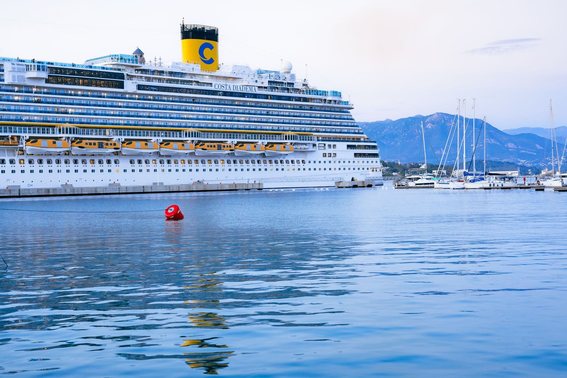 MSC Divina Marmaris'e 4 bin 84 turist getirdi