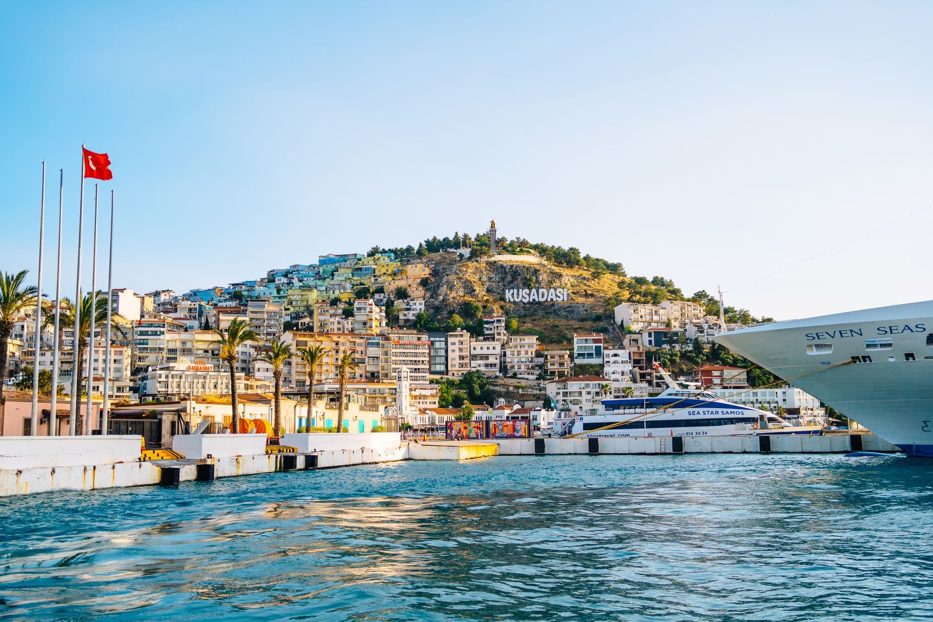 Kuşadası Limanı'nda tur araçları için yeni yolcu indirme alanı uygulamaya başladı