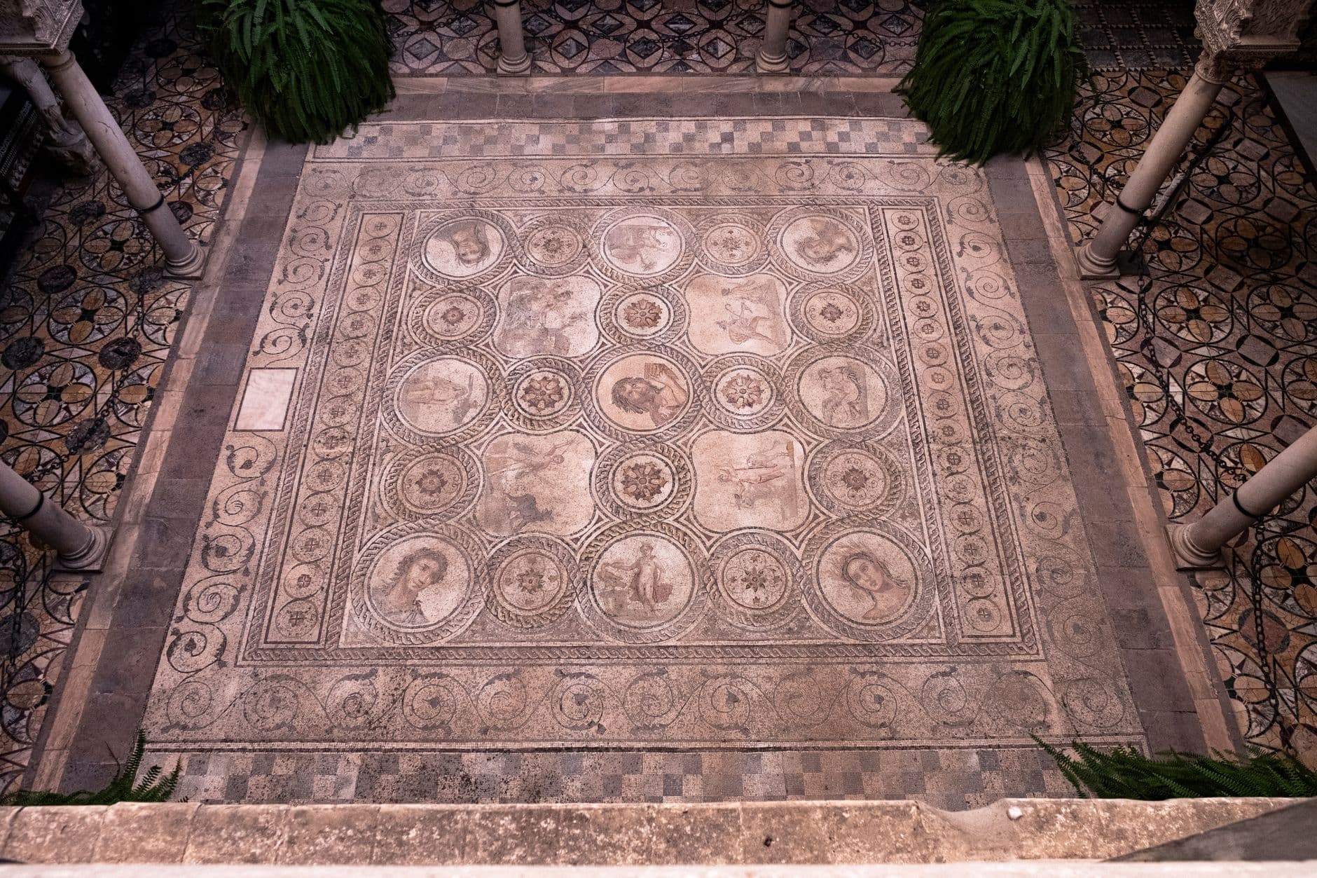 Pompeiopolis'te 1700 yıllık mozaik ve Eros başı ortaya çıkarıldı