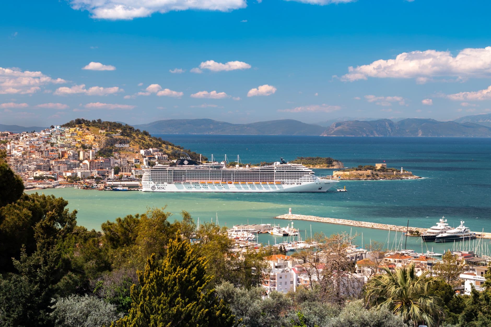 Kuşadası Ege Port'ta sonbaharında kruvaziyer trafiği hız kesmedi