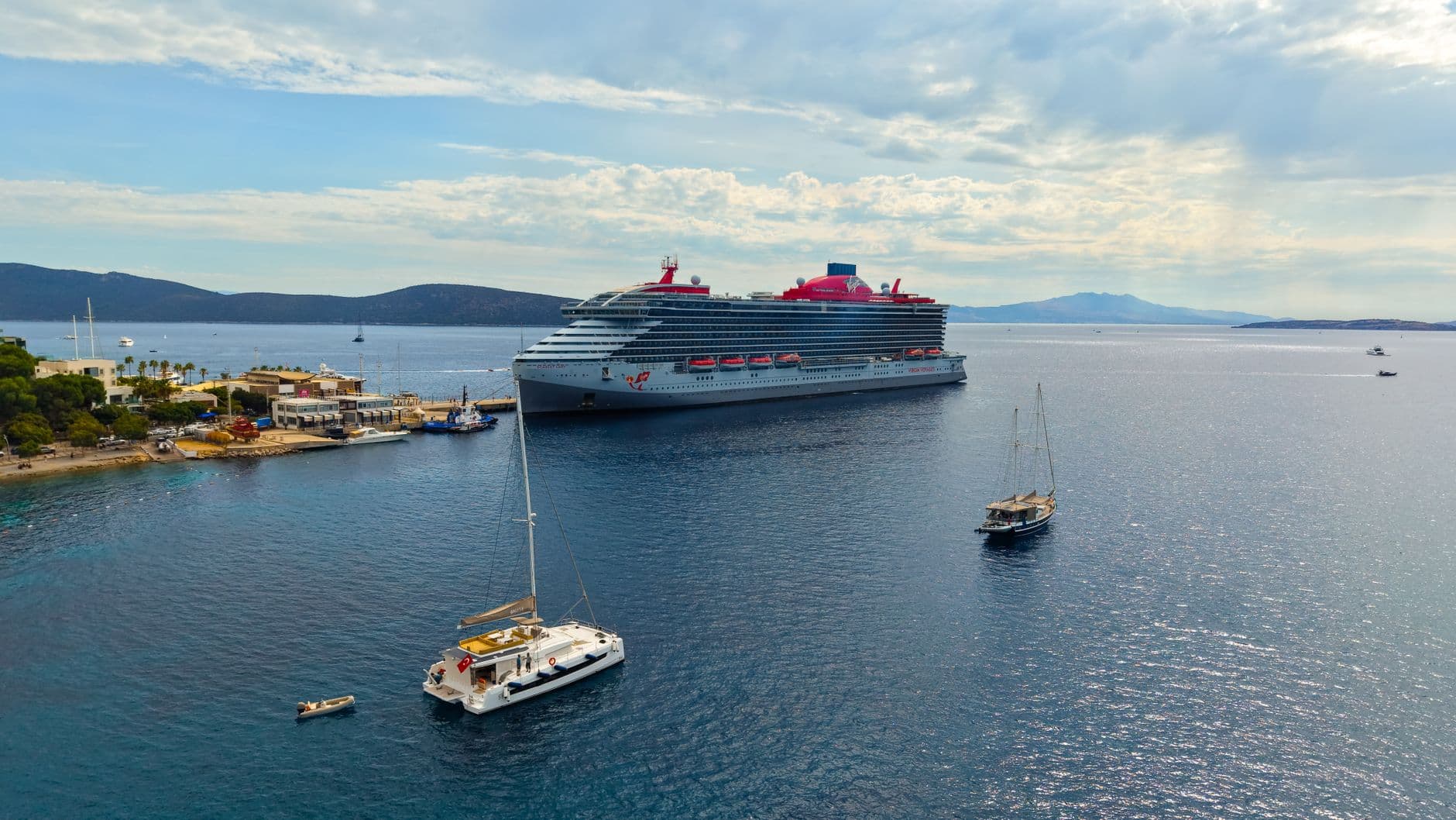 Scarlet Lady Bodrum'a 2.600'ü aşkın yolcu getirdi