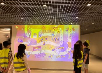 Çocuklar, Zorlu PSM’de sahnelerin sırlarını keşfediyor!